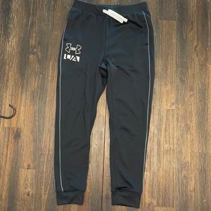 Boys Under Armour joggers size youth Medium.